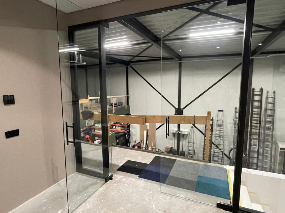 Brede Glaspui op kantoor